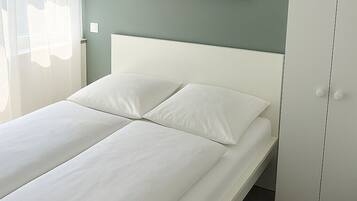 1 habitación, tabla de planchar con plancha, wifi y ropa de cama