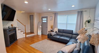 Luxury Cozy Stay-Near Six Flags, Navy Base