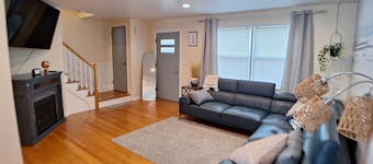 Luxury Cozy Stay-Near Six Flags, Navy Base