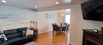 Luxury Cozy Stay-Near Six Flags, Navy Base