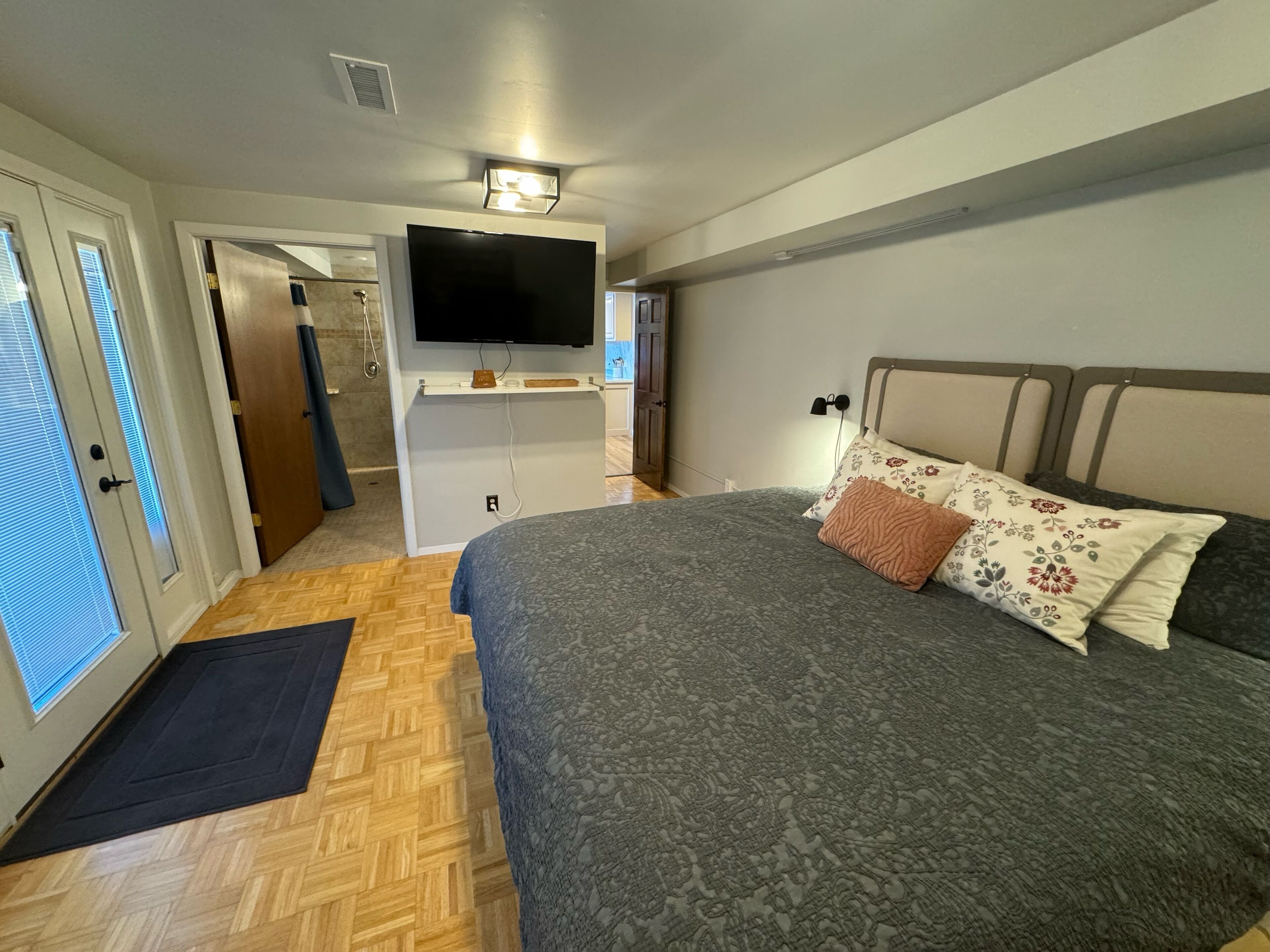 2 slaapkamers, een strijkplank/strijkijzer, wifi, beddengoed