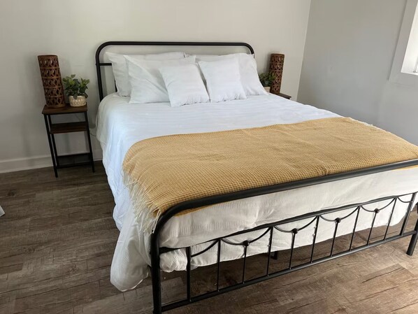 2 habitaciones, tabla de planchar con plancha, internet y ropa de cama 