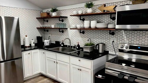 Cozy 2-bedroom house with AC & BBQ Grill in Sugar Hill Near Lake Lanier