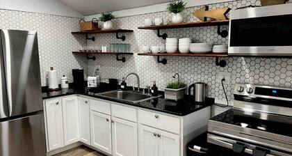 Cozy 2-bedroom house with AC & BBQ Grill in Sugar Hill Near Lake Lanier