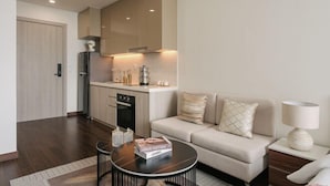 A modern apartment with a kitchen, living area, and a sofa. - Masteri West Height - Vinhomes SmartCity - HanoiHomes (Hanoi)