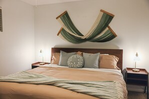 4 bedrooms, iron/ironing board, WiFi, bed sheets - Wellness Retreat • Sauna•Cold Plunge•Pool•Golf•Spa (Scottsdale)