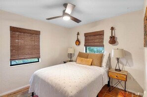 2 عدّة غرف نوم وواي فاي وملاءات أسرّة