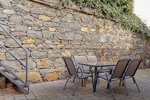 Outdoor dining - Regal on George charming central Launceston (Launceston)