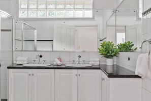 Bathroom - Regal on George charming central Launceston (Launceston)