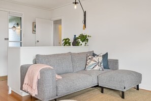 Living area - Nellie`s Nest- A Stylish Retreat in Leafy Newstead (Newstead)