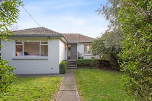 Exterior - Nellie`s Nest- A Stylish Retreat in Leafy Newstead (Newstead)