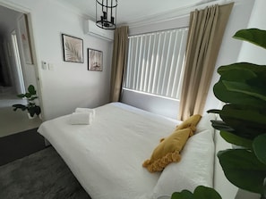 3 dormitorios, tabla de planchar con plancha, wifi gratis y ropa de cama