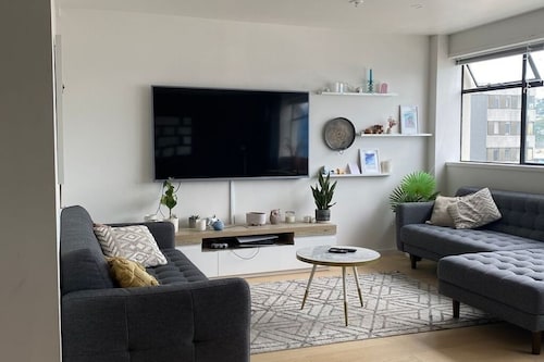 Stylish Wellington Sanctuary with Free Car Parking & WiFi