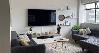 Stylish Wellington Sanctuary with Free Car Parking & WiFi