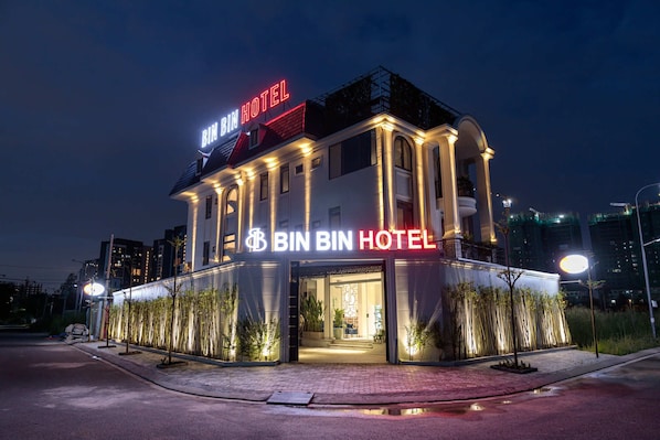 Front of property - Bin Bin Hotel 17 - Near GS Metro City (Xã Nhà Bè)