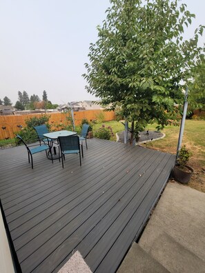 Outdoor dining - Charming 3-bedroom house in lovely Coeur d'Alene with AC (Coeur d'Alene)