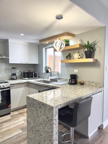 Modern House w/Wifi/alberca, Airport & Consulate in Hermosillo