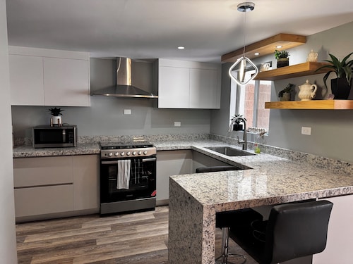 Modern House w/Wifi/alberca, Airport & Consulate in Hermosillo