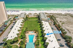 Exterior - Sip a glass of wine on our balcony Private Beachfront views pool large courtyard (Destin)
