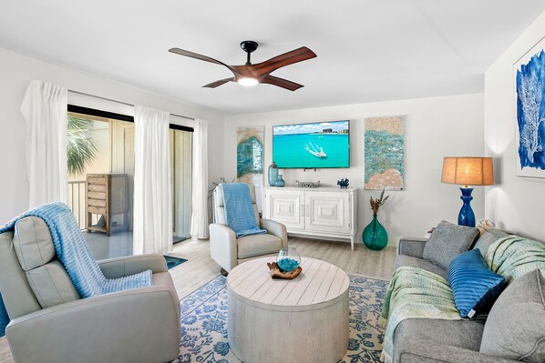 TV - Sip a glass of wine on our balcony Private Beachfront views pool large courtyard (Destin)