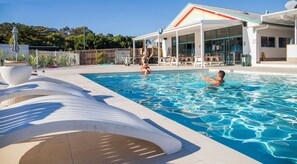 2 piscines extérieures