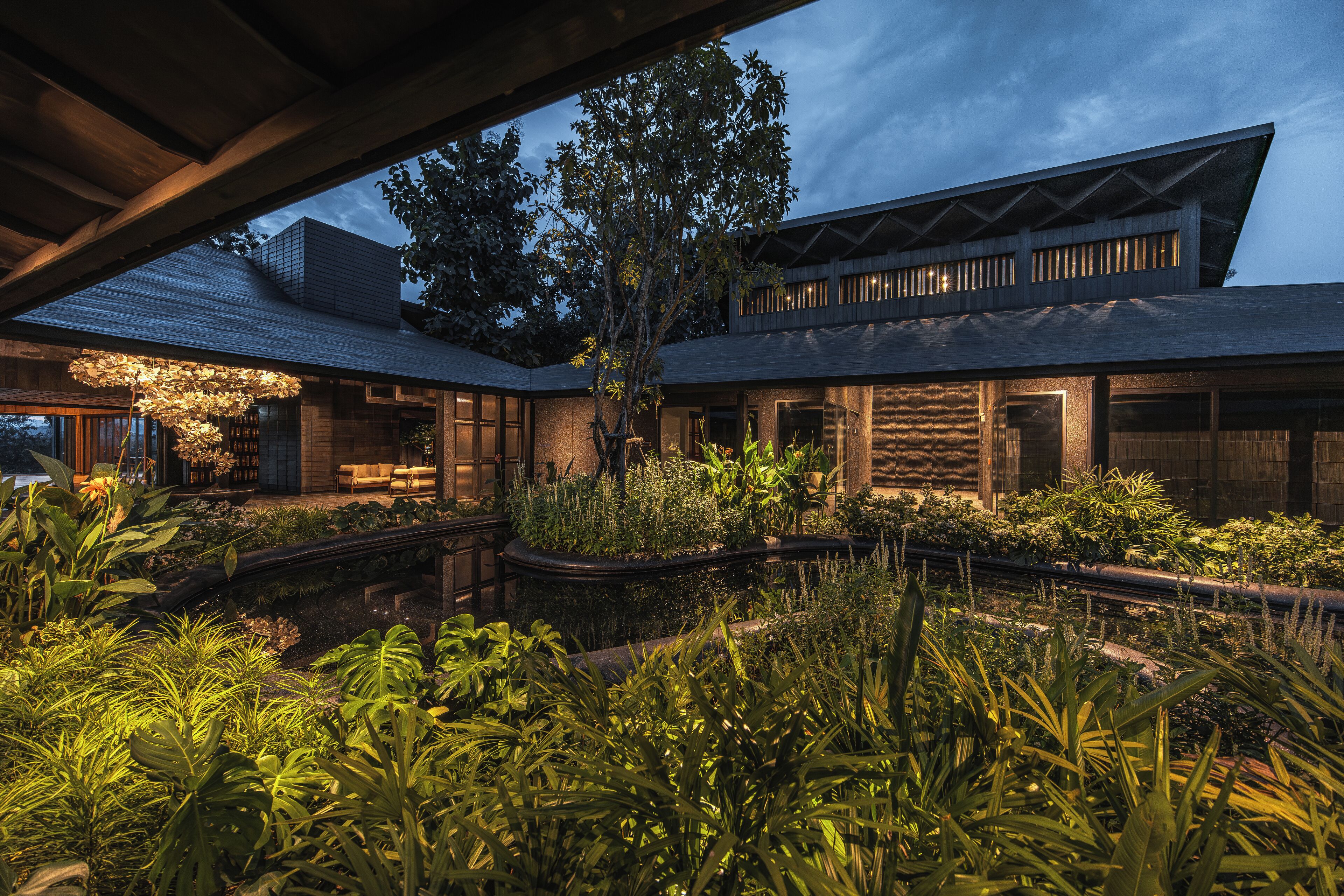 ฝ่ายต้อนรับ