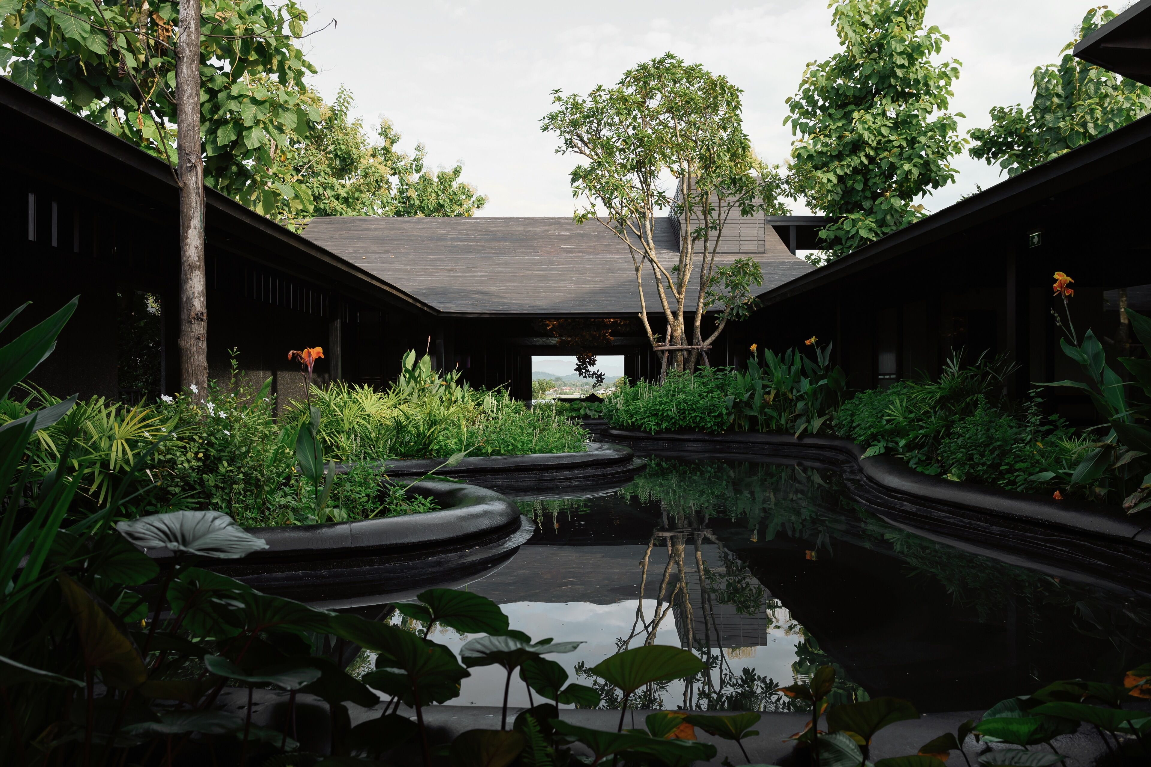 ฝ่ายต้อนรับ