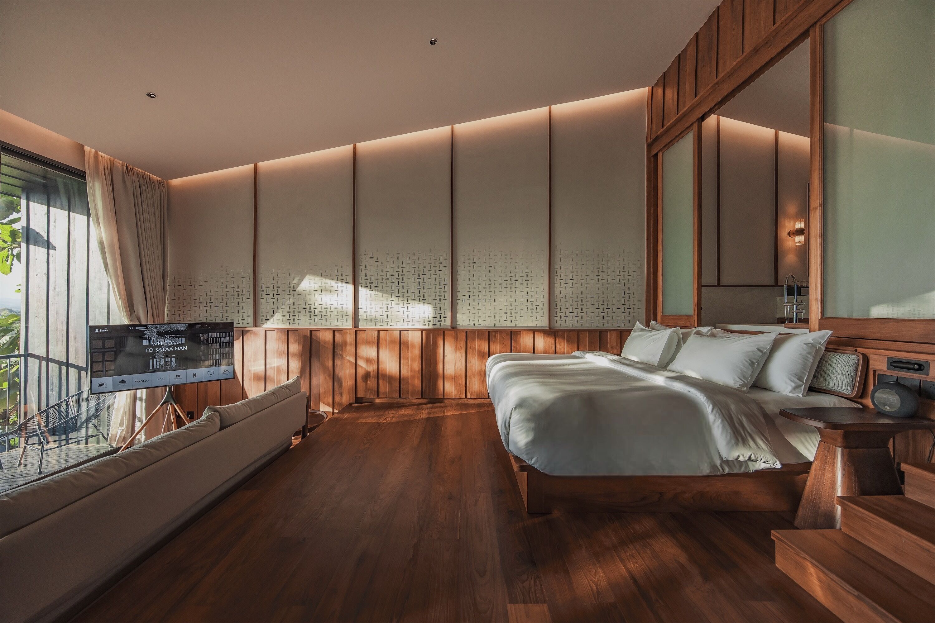 Svit Premium - balkong - utsikt mot trädgården | Värdeförvaringsskåp på rummet, ljudisolering och gratis wi-fi