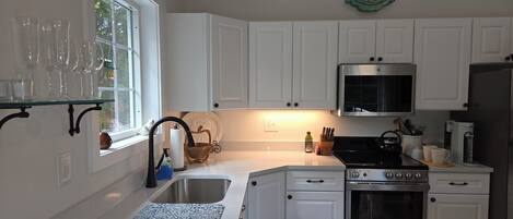 Microwave, oven, stovetop, dishwasher