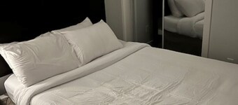 Cozy 2-Bedroom Legal Suite - Fully Furnished & Convenient Location