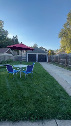 Outdoor dining - Emjay's Place (Grand Rapids)