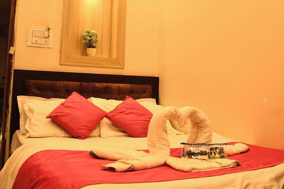 Deluxe Room | Desk, free WiFi