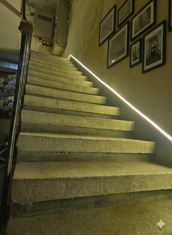 Staircase - Hotel Sunny (Kanpur)