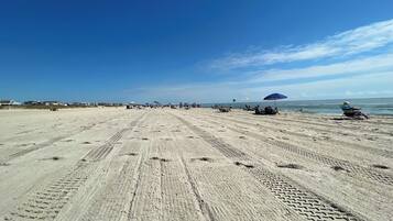 Camastros y toallas de playa