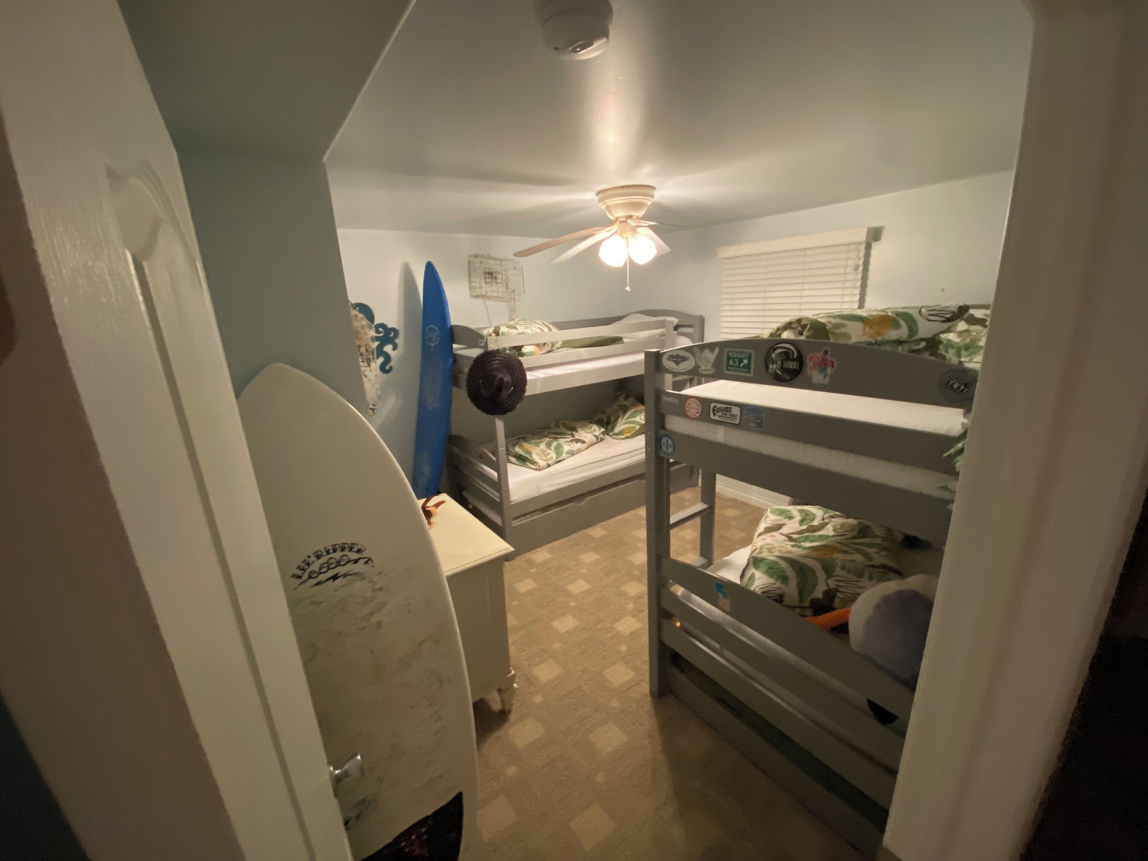 3 slaapkamers, een strijkplank/strijkijzer, gratis wifi, beddengoed