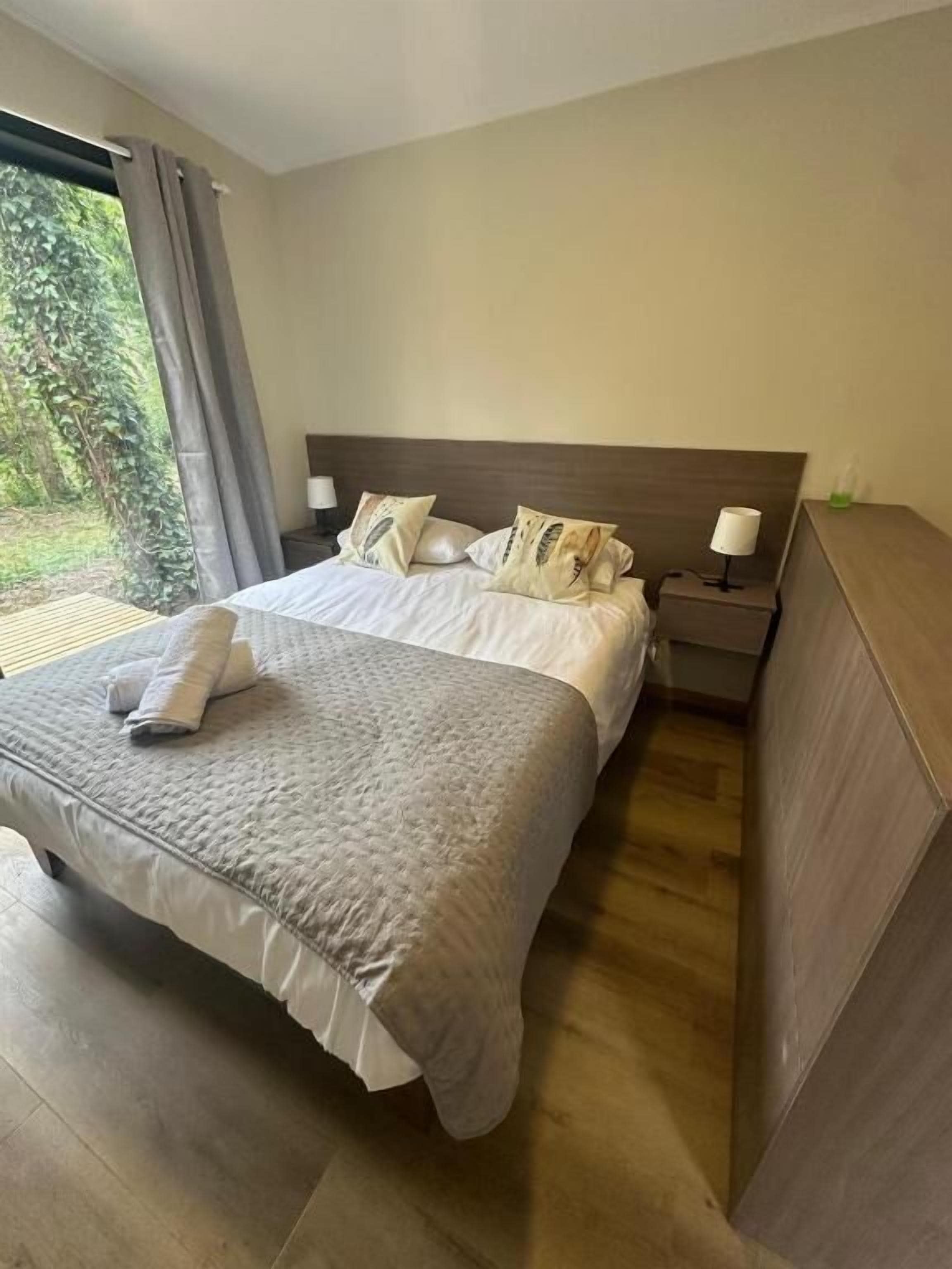 Superior Cabin, Garden View | Iron/ironing board, free WiFi