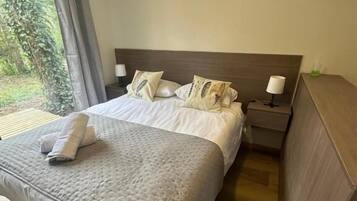 Superior Cabin, Garden View | Iron/ironing board, free WiFi