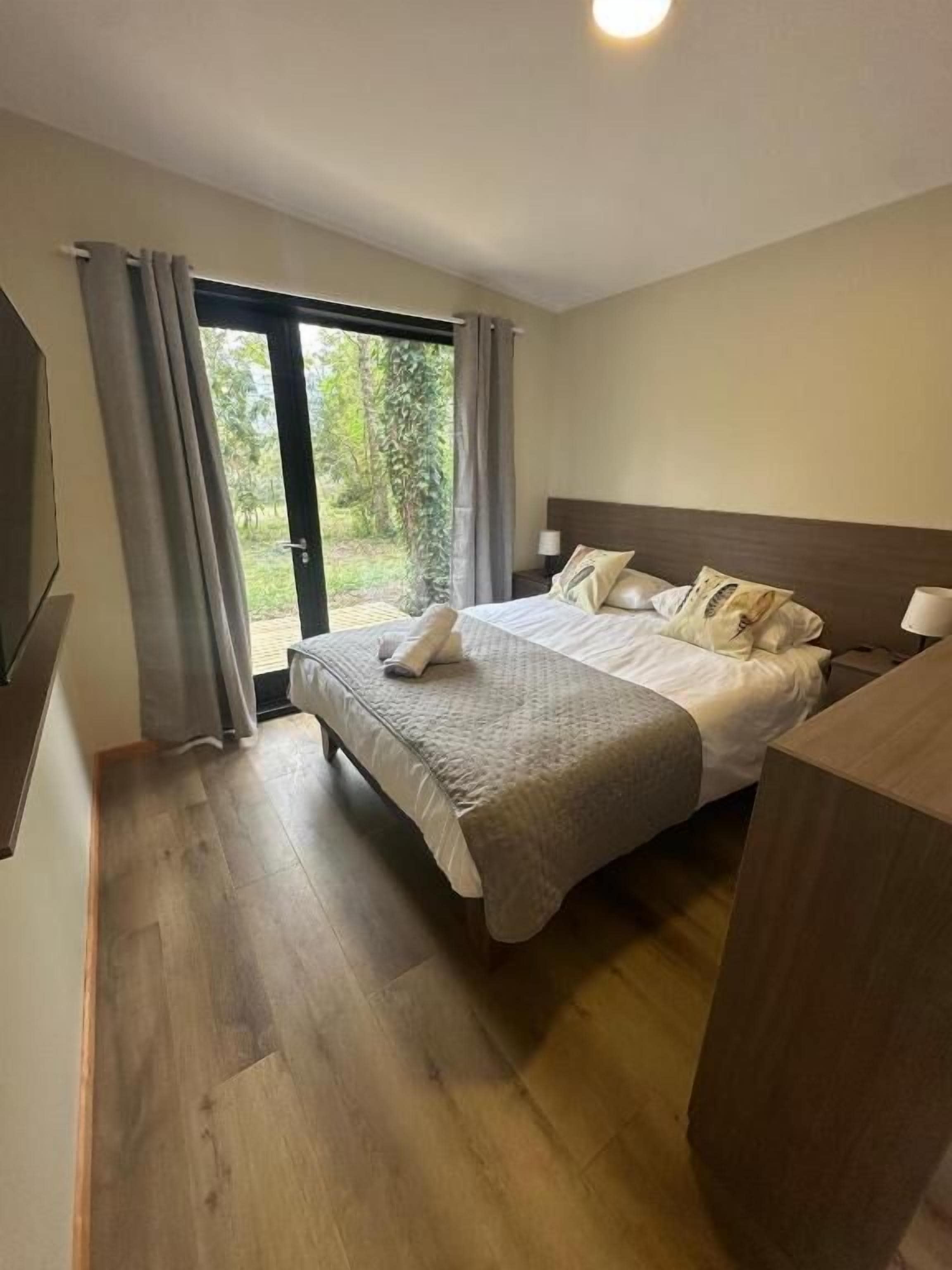 Superior Cabin, Garden View | Bathroom | Shower, hair dryer, towels, soap