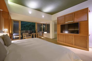 Signature Double Room, Balcony, Hill View