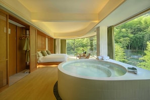 Standard Suite, Hill View