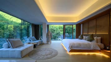 Suite panorámica, balcón, vista a la colina | Escritorio, espacio para trabajar con laptop y wifi gratis