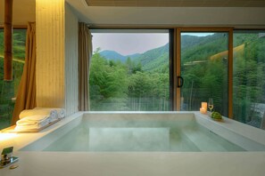 Exclusive Double Room, Hill View | Desk, laptop workspace, free WiFi - Moganshan Binlincheng Designer Homestay (Huzhou)