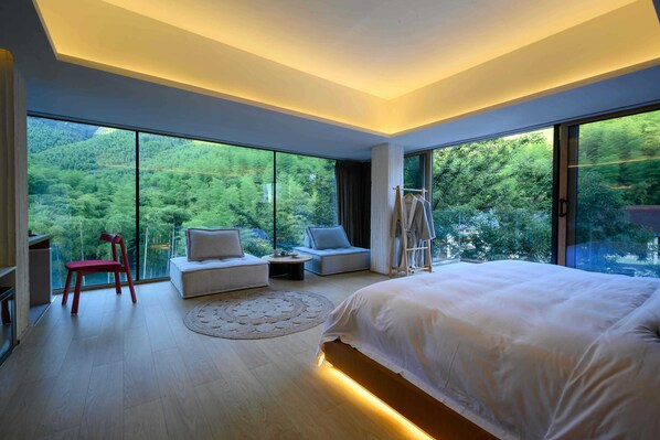 Panoramic Suite, Balcony, Hill View