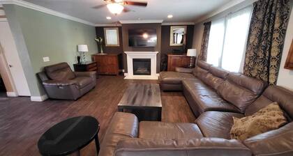 Spacious 6-bedroom house in fabulous Lancaster