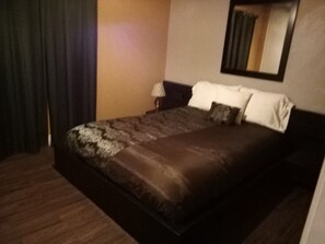 6 bedrooms, WiFi, bed sheets