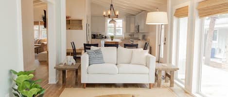 Smart TV, reproductor de DVD, libros y oficina