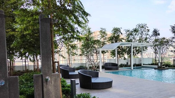 Pool - Corner unit 3R3B2cp condo, 550 sf terrace/balcony and AC in Kuala Lumpur (Kuala Lumpur)