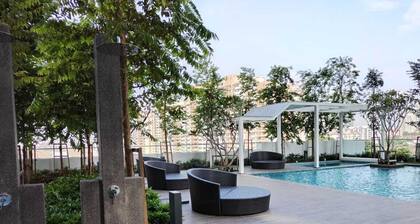 Corner unit 3R3B2cp condo, 550 sf terrace/balcony and AC in Kuala Lumpur