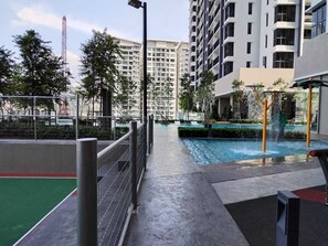 Pool - Corner unit 3R3B2cp condo, 550 sf terrace/balcony and AC in Kuala Lumpur (Kuala Lumpur)