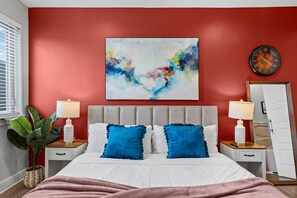 2 Schlafzimmer, Schreibtisch, Bügeleisen/Bügelbrett, Reisekinderbett